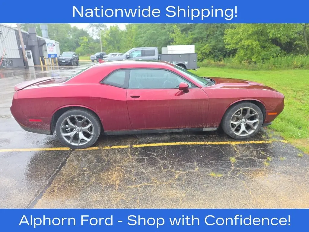 2017 Dodge Challenger SXT Plus photo 4