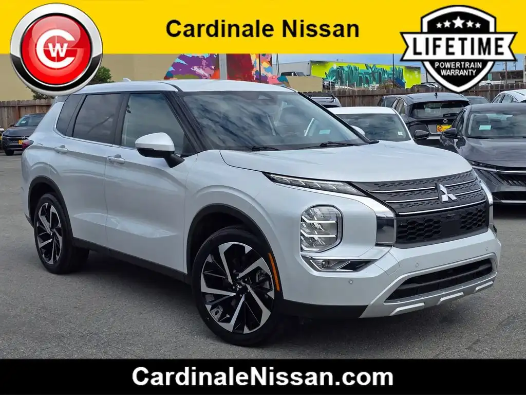 2024 Mitsubishi Outlander SE 2WD's photo