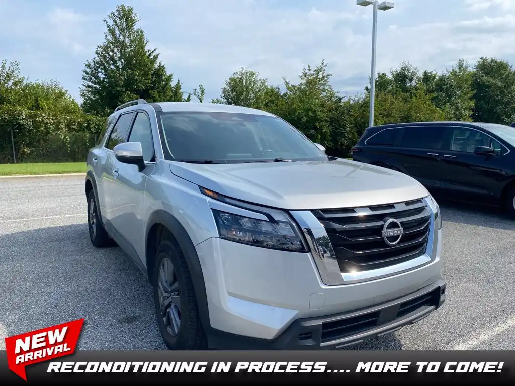 2025 Nissan Pathfinder SV's photo