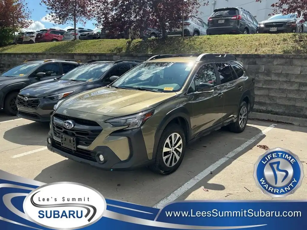 2025 Subaru Outback Premium's photo