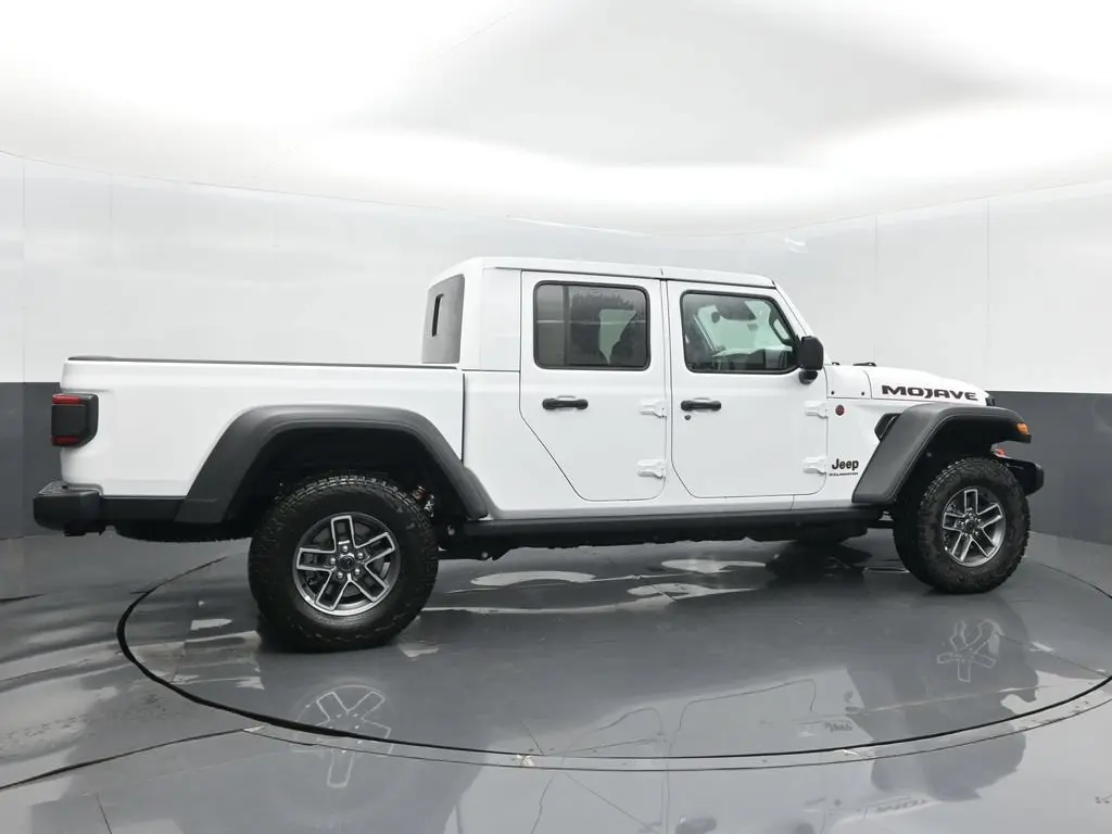 2026 Jeep Gladiator Mojave Auto photo 5