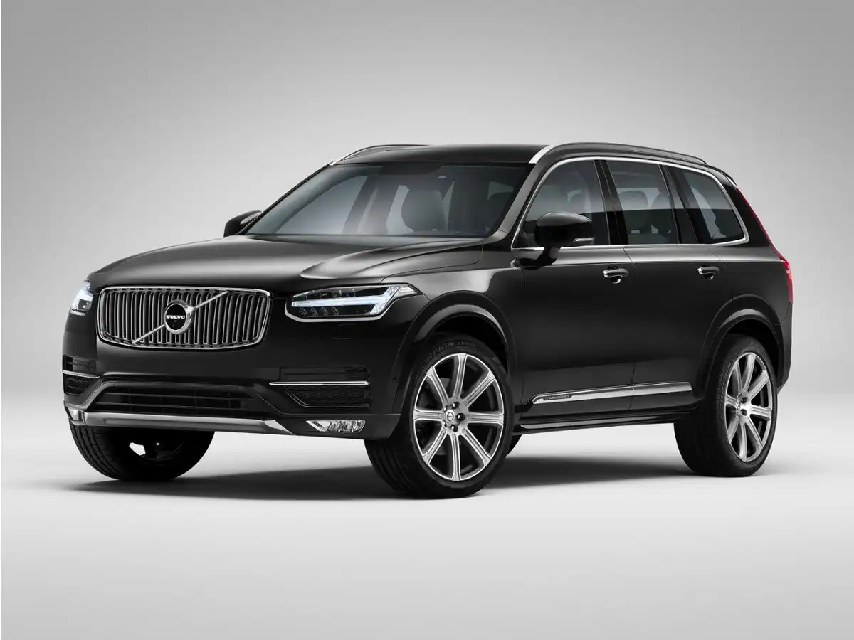 2016 Volvo XC90 T6 AWD Momentum's photo