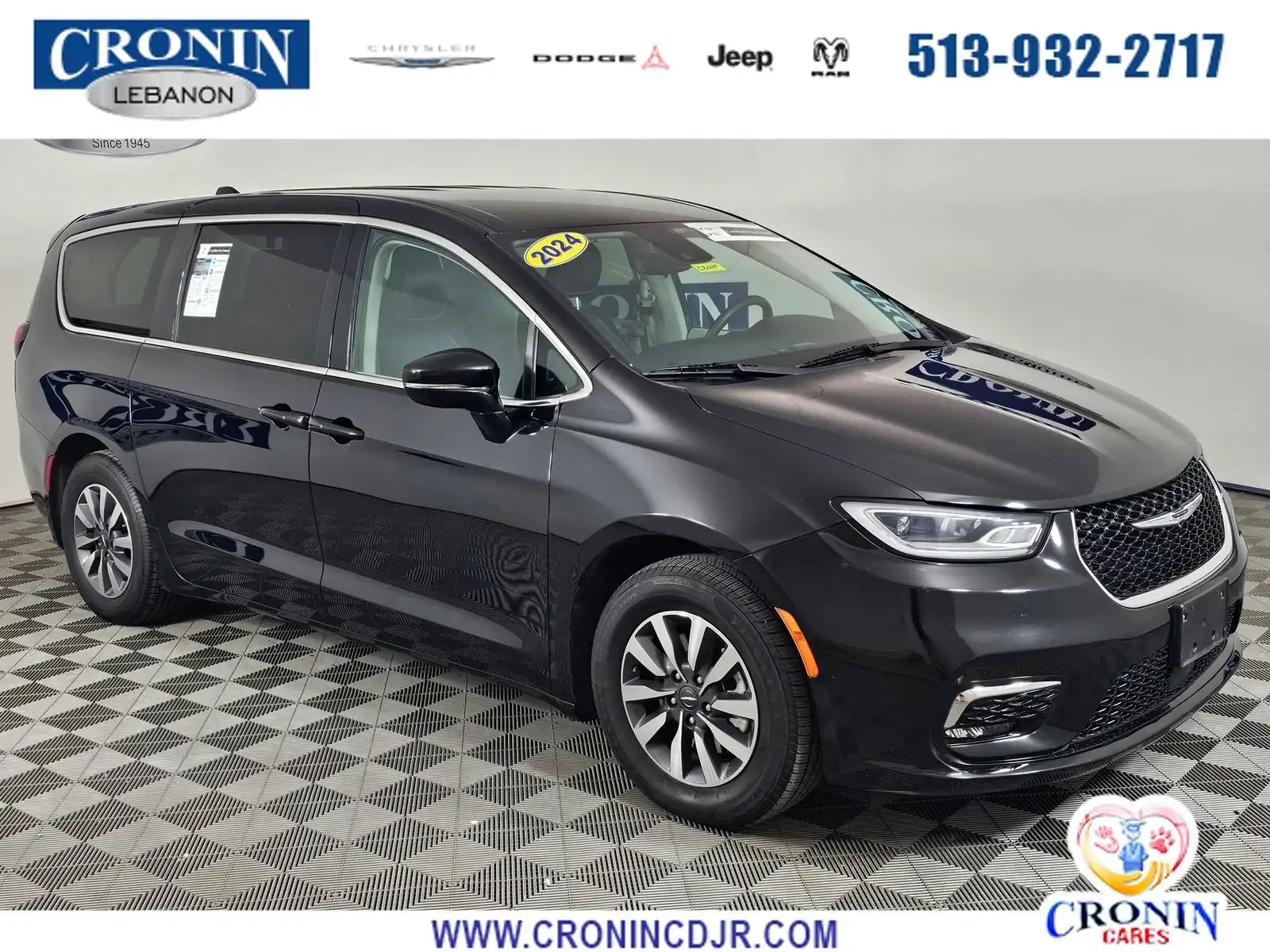 2024 Chrysler Pacifica Hybrid Select PHEV's photo