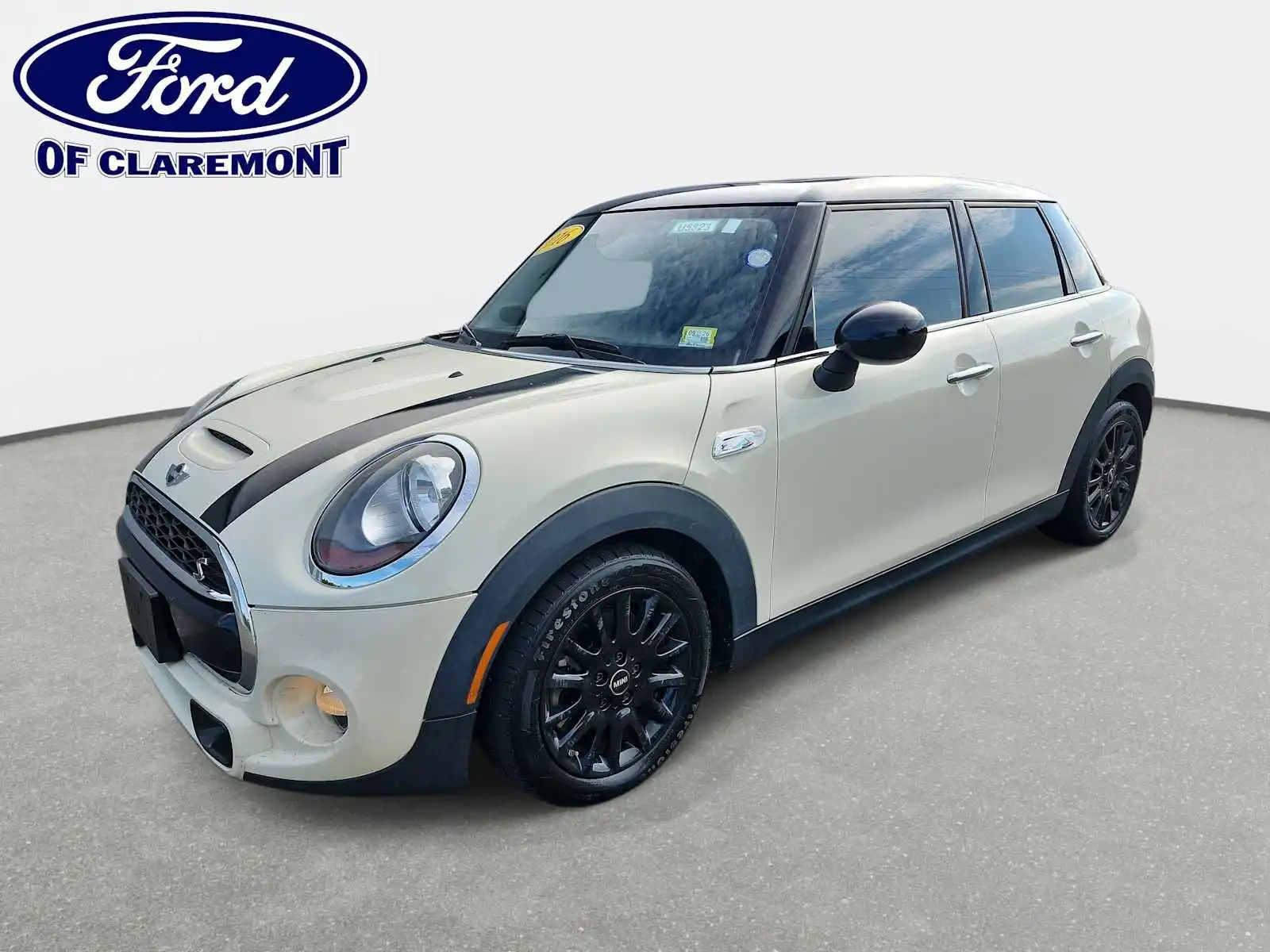 2016 MINI Cooper S 4 Door's photo
