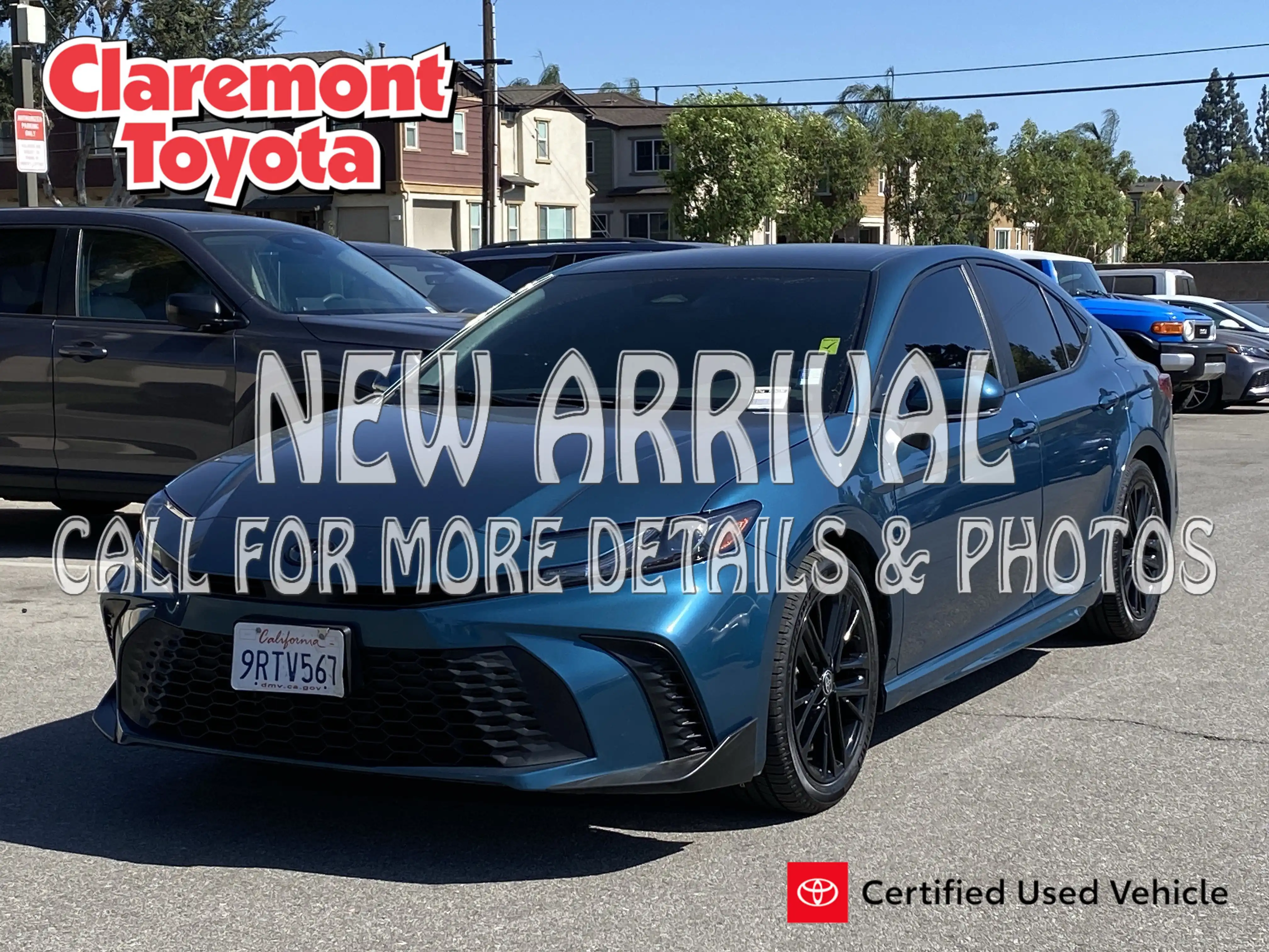 2025 Toyota Camry SE Hybrid's photo