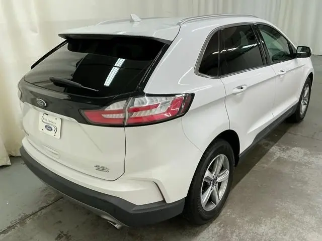 2019 Ford Edge SEL photo 3