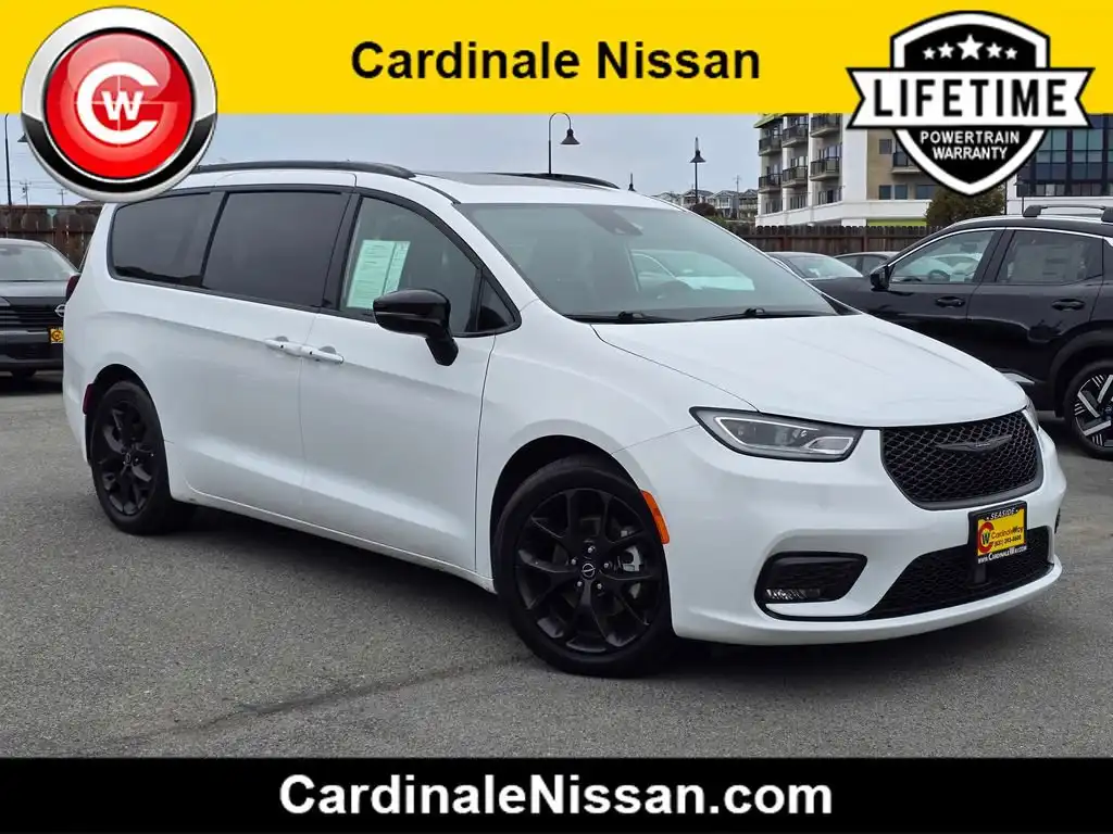 2025 Chrysler Pacifica Limited's photo