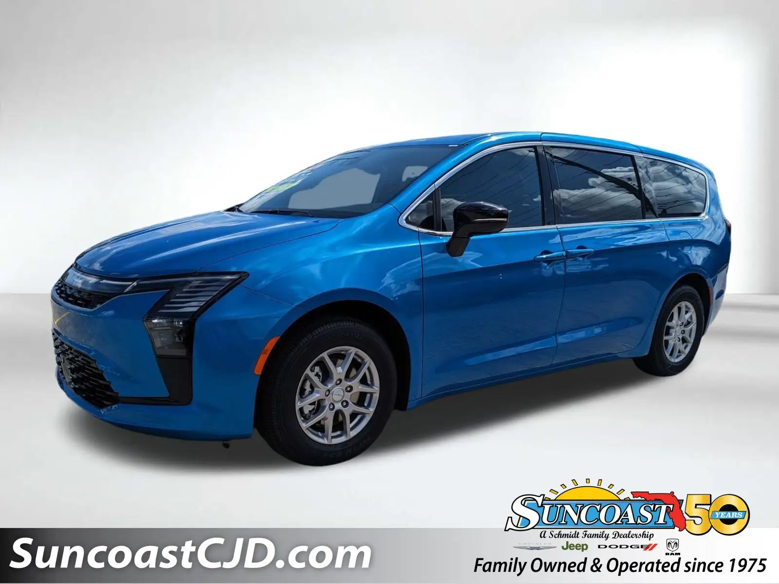 2027 Chrysler Pacifica Select photo 1