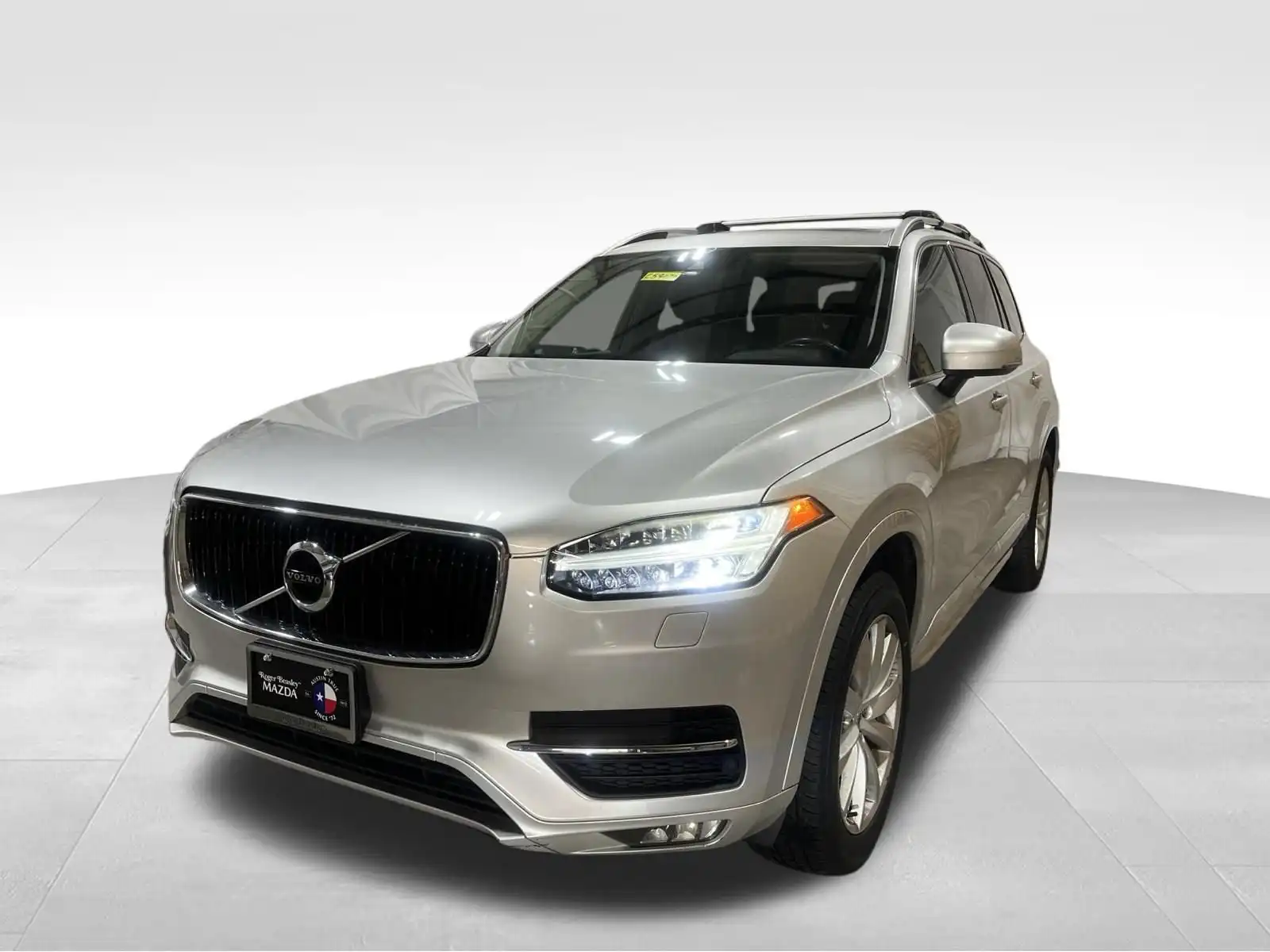 2016 Volvo XC90 T6 AWD Momentum's photo