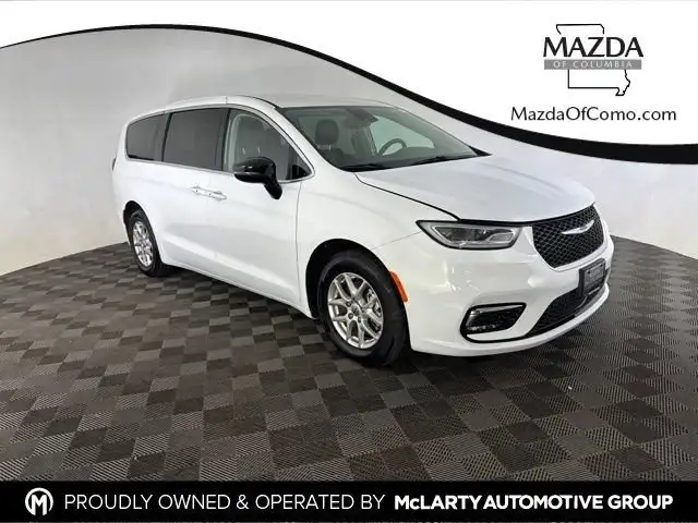 2024 Chrysler Pacifica Touring L's photo