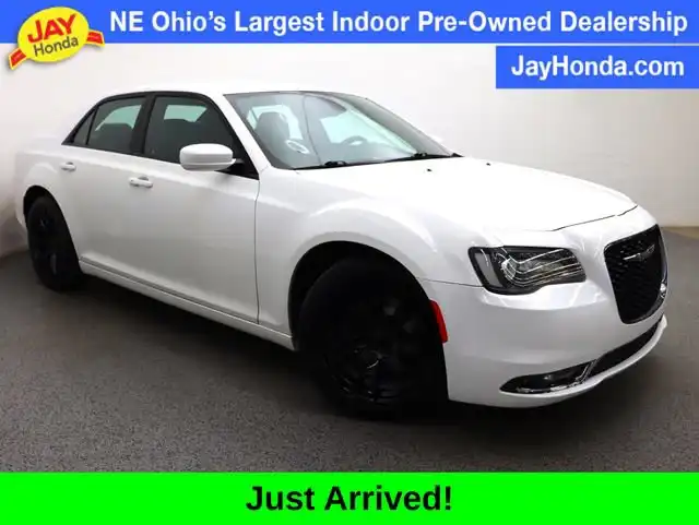 2019 Chrysler 300 S's photo