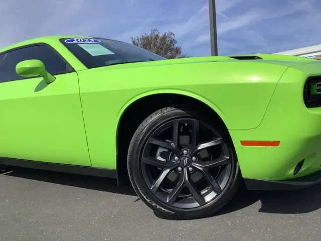 2023 Dodge Challenger SXT Auto photo 3