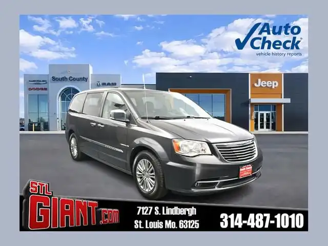 2016 Chrysler Town & Country Anniversary Edition's photo