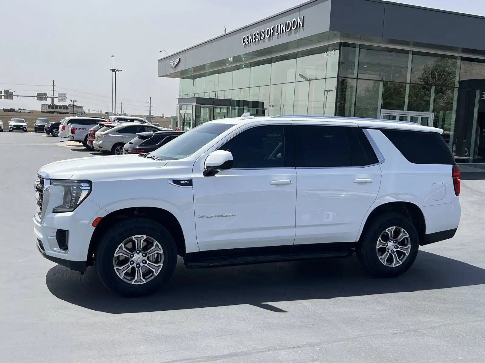 2021 GMC Yukon 4WD SLE's photo