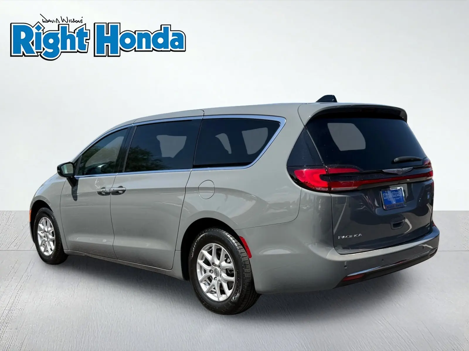 2025 Chrysler Pacifica Select photo 4