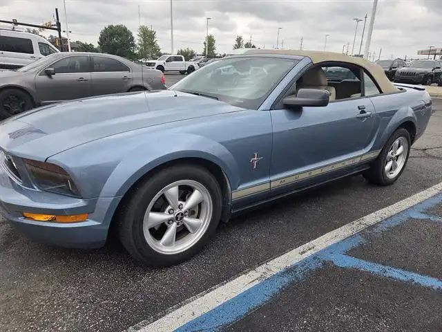 2007 Ford Mustang V6 Deluxe's photo