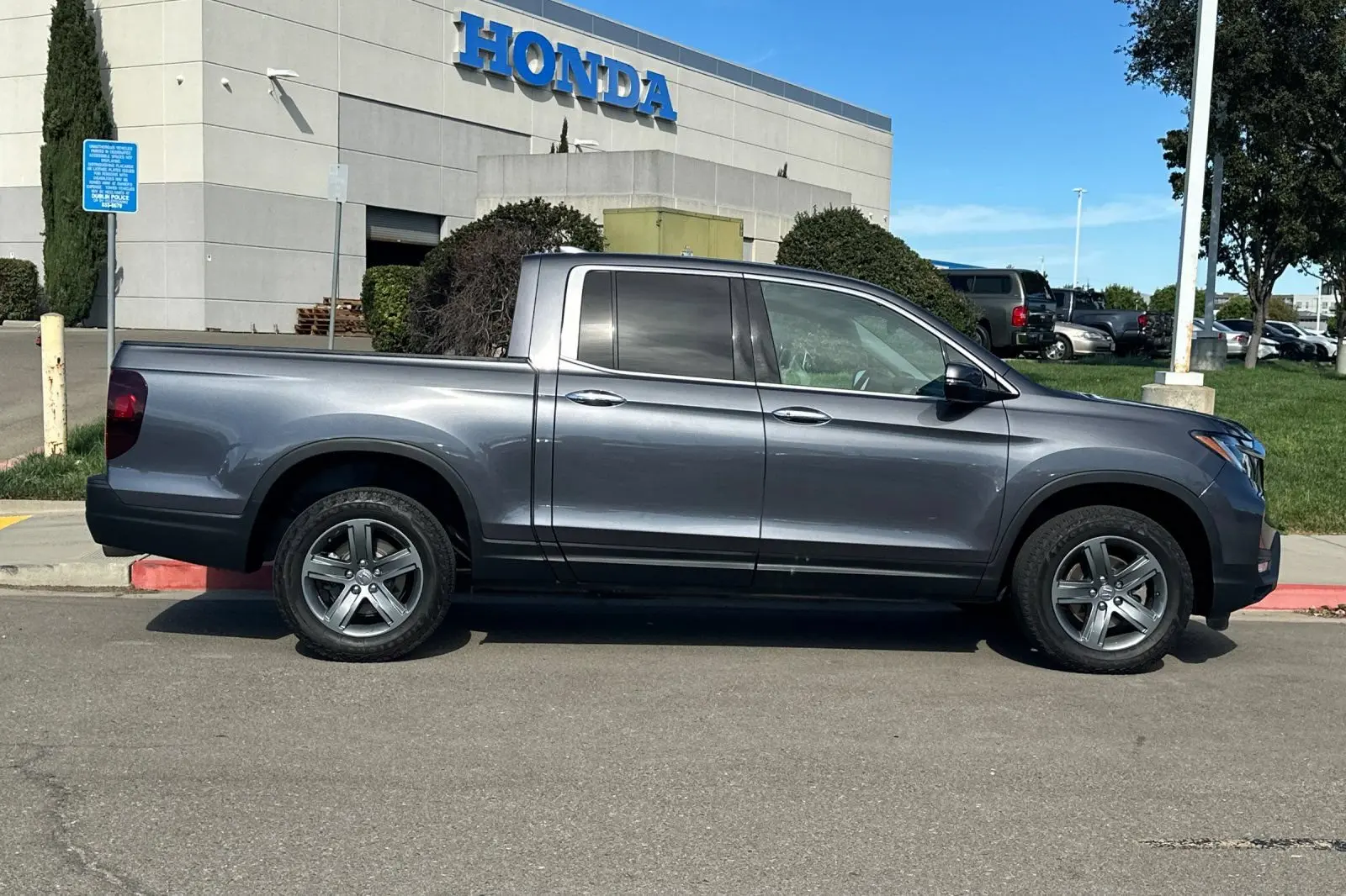 2023 Honda Ridgeline RTL AWD E photo 3