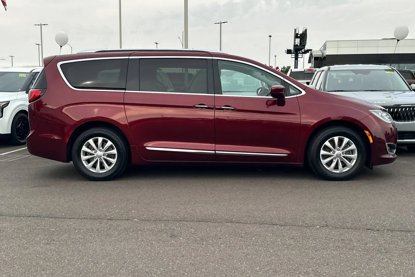 2018 Chrysler Pacifica Touring L photo 3
