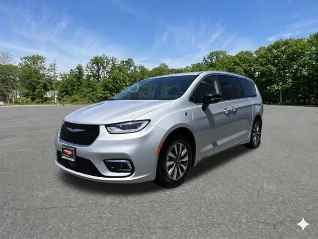 2024 Chrysler Pacifica Hybrid Select PHEV photo 4