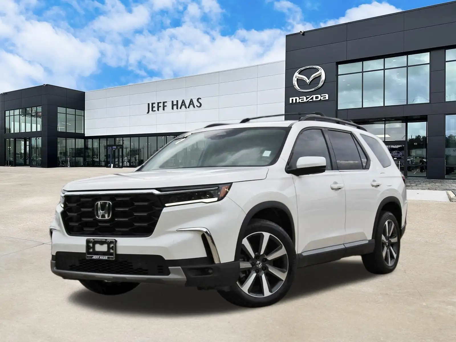 2025 Honda Pilot Touring AWD's photo