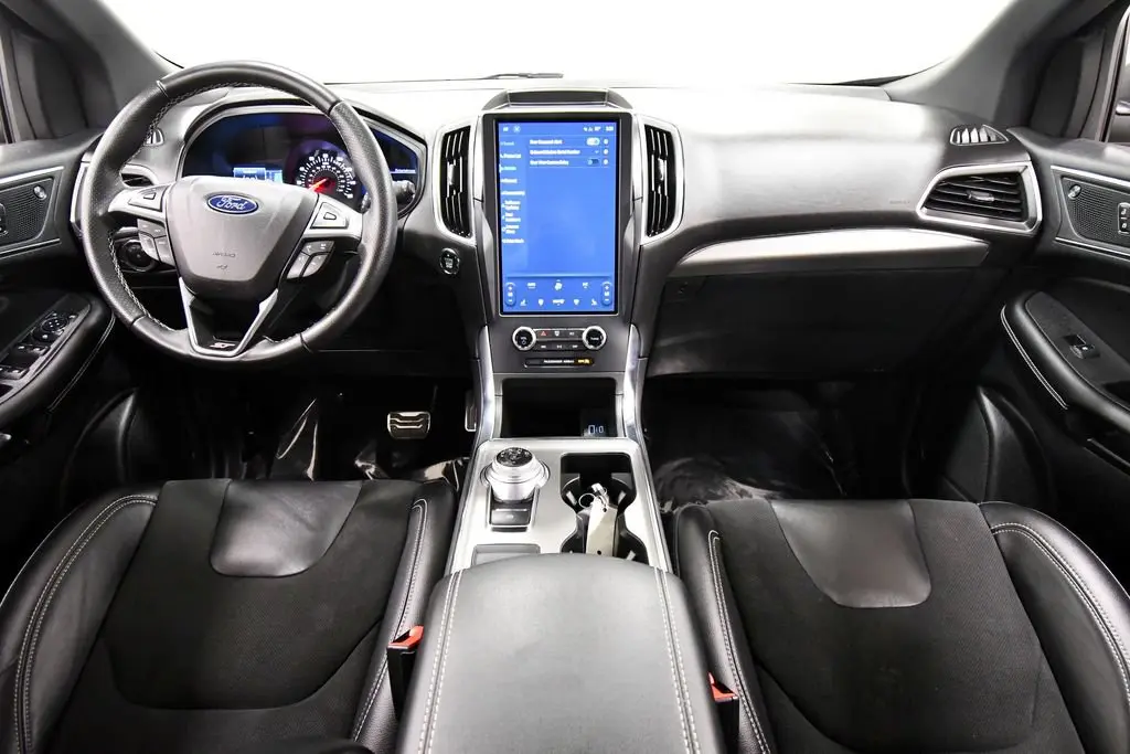 2023 Ford Edge ST AWD photo 3
