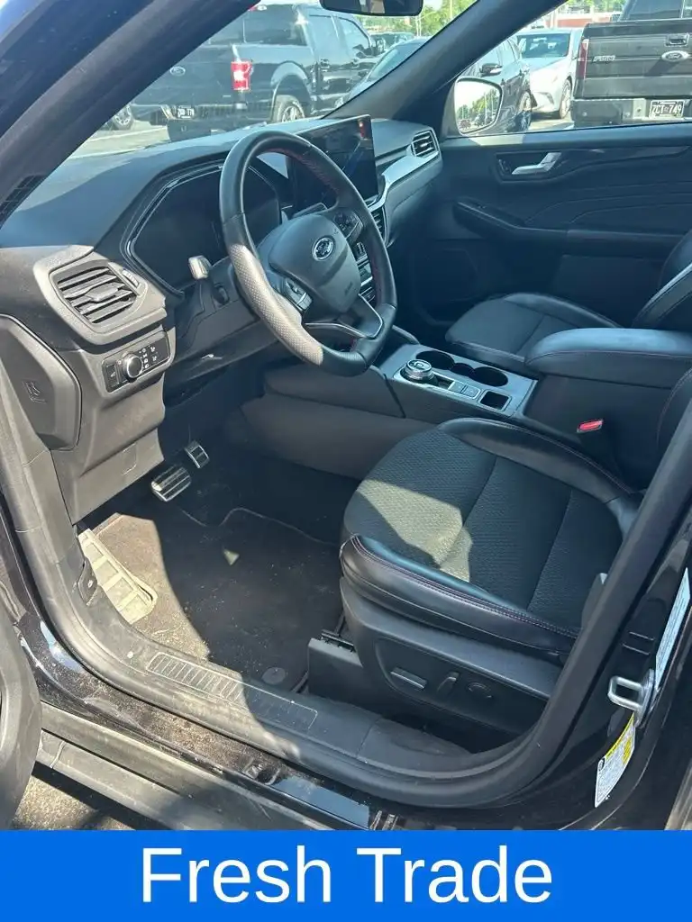 2023 Ford Escape ST-Line AWD's photo