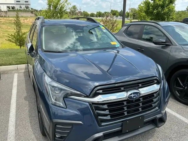 2023 Subaru Ascent Limited 7 Passenger photo 4
