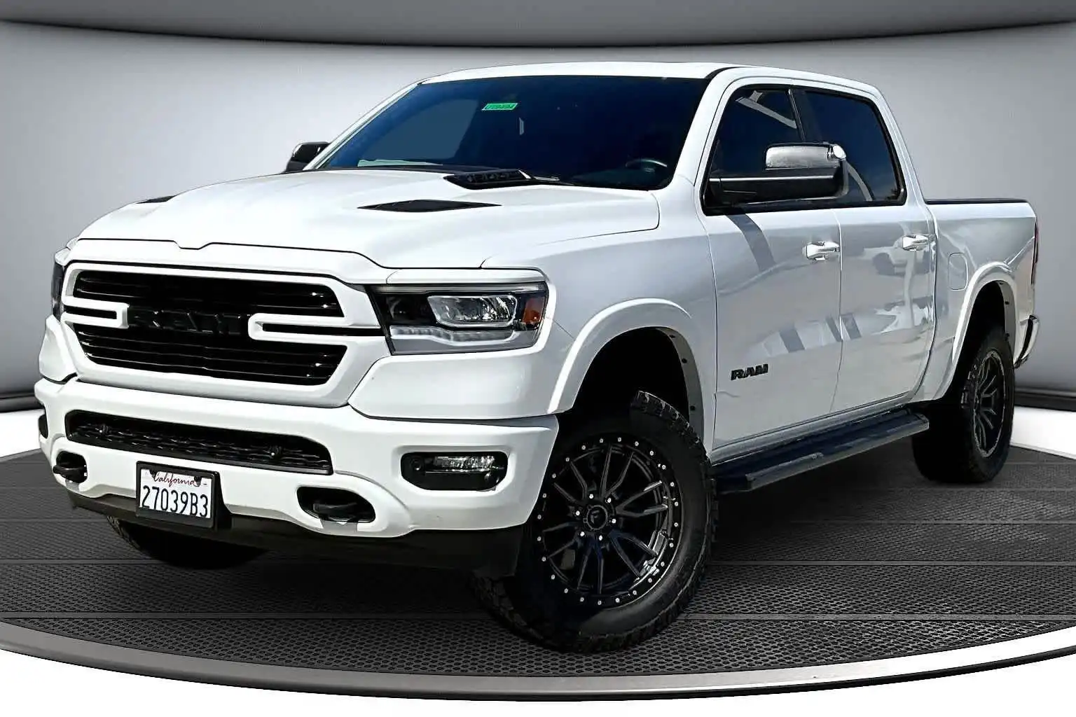 2020 RAM 1500 Laramie 4WD Crew Cab 5'7's photo