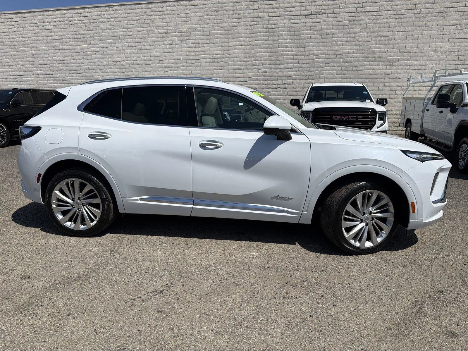 2026 Buick Envision Avenir AWD photo 3