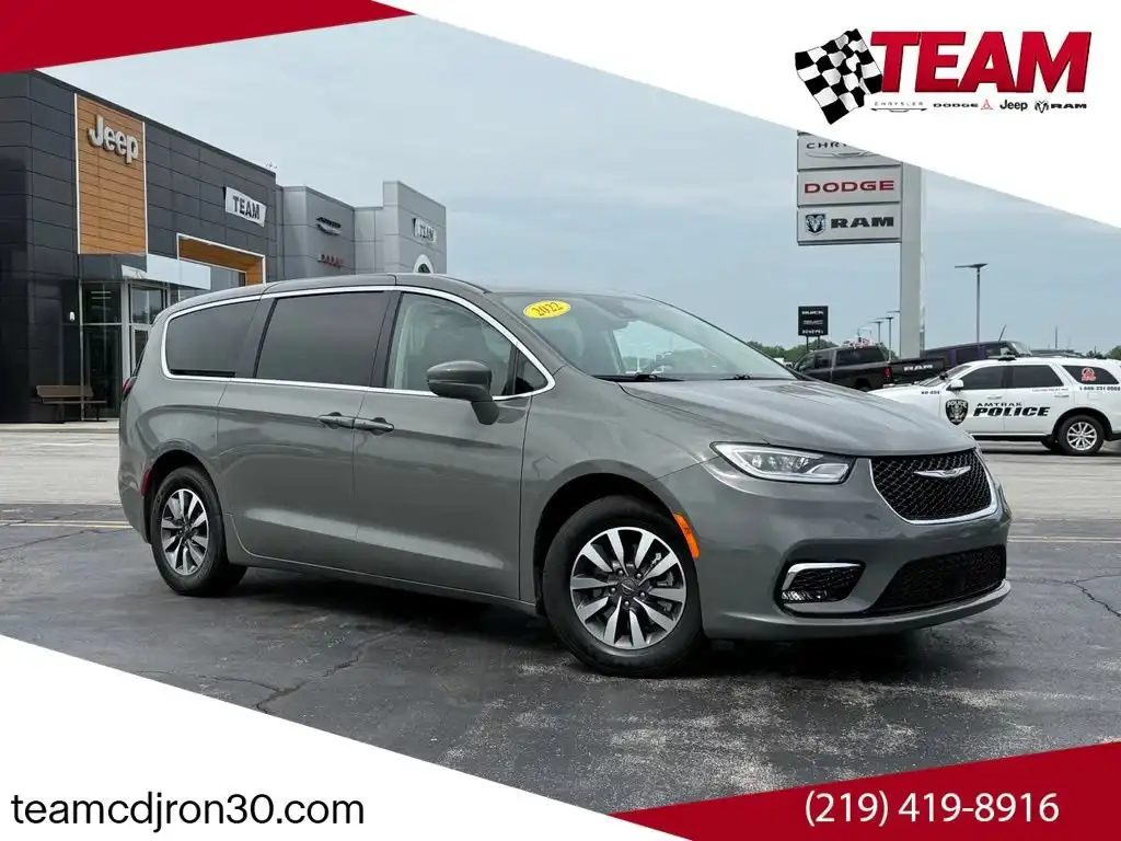 2022 Chrysler Pacifica Hybrid Touring L Hybrid's photo