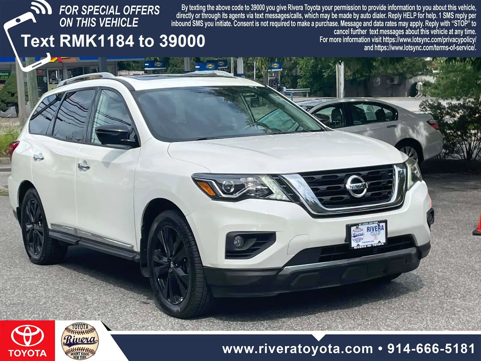 2017 Nissan Pathfinder Platinum 4WD's photo