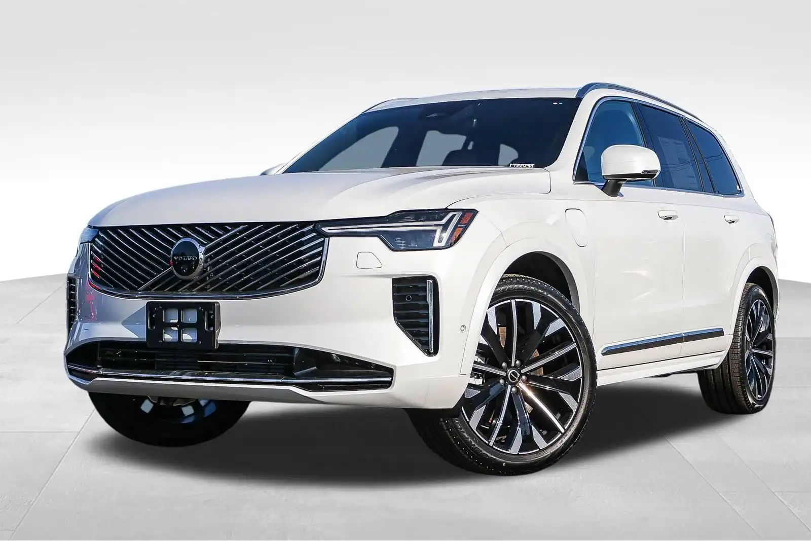 2026 Volvo XC90 T8 Recharge Plus Bright 7-Seater AWD's photo