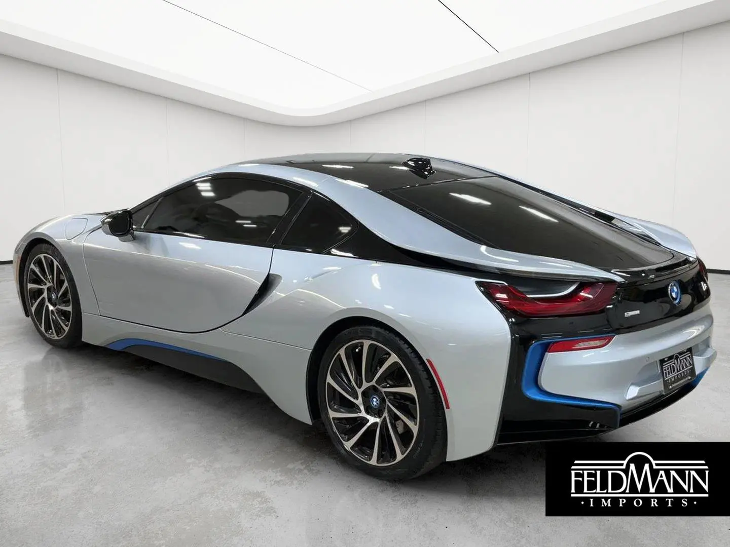 2016 BMW i8 2dr Cpe photo 4