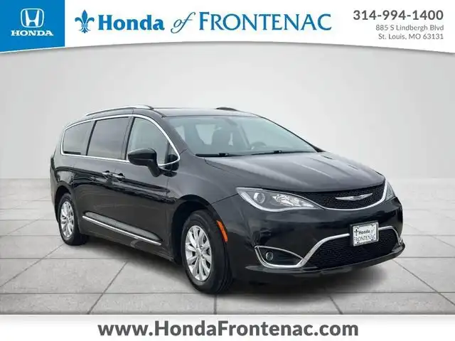 2020 Chrysler Pacifica Touring L's photo