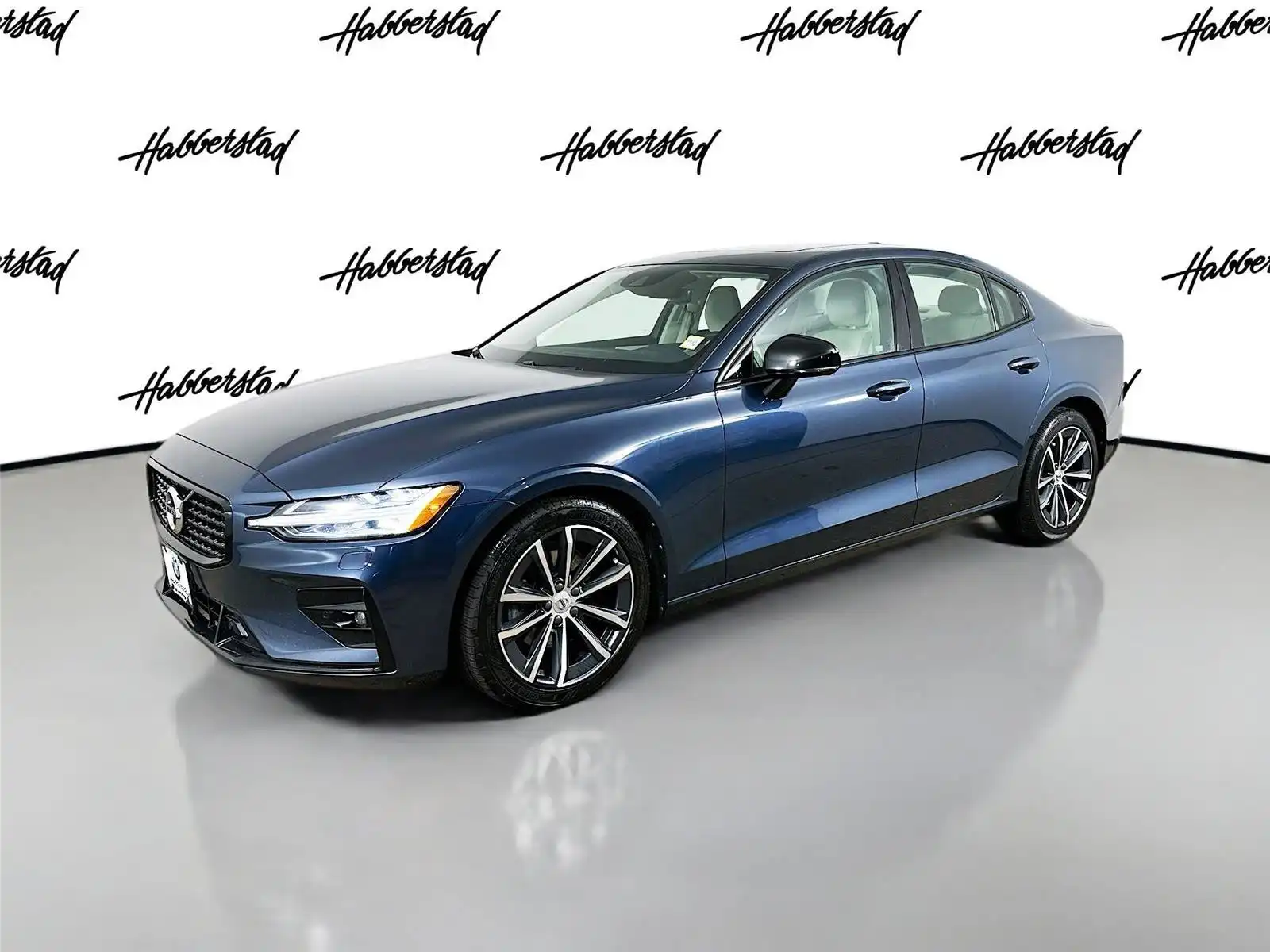 2022 Volvo S60 B5 Black Edition Momentum's photo