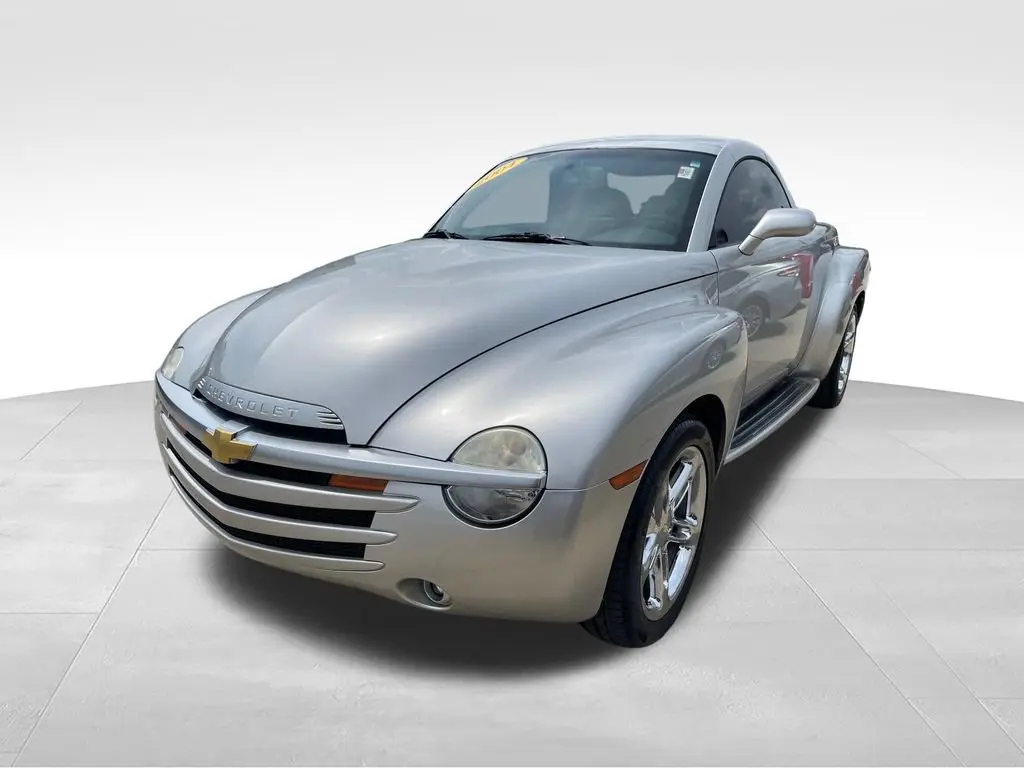 2004 Chevrolet SSR LS photo 3