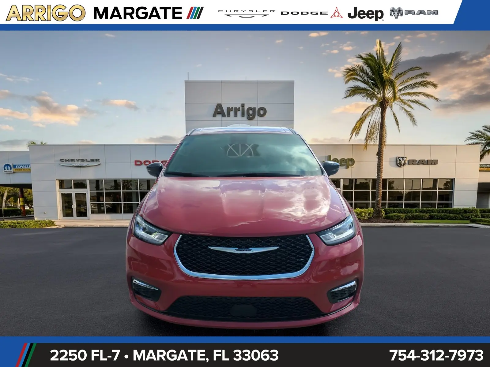 2026 Chrysler Pacifica Select photo 3