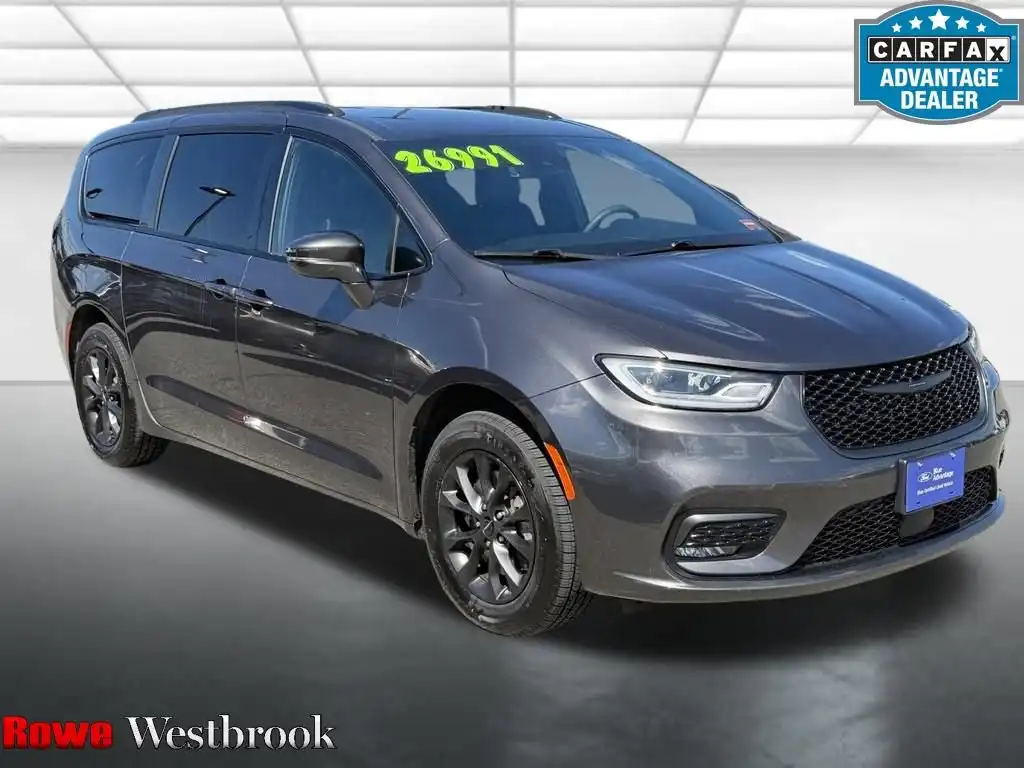 2022 Chrysler Pacifica Touring L's photo