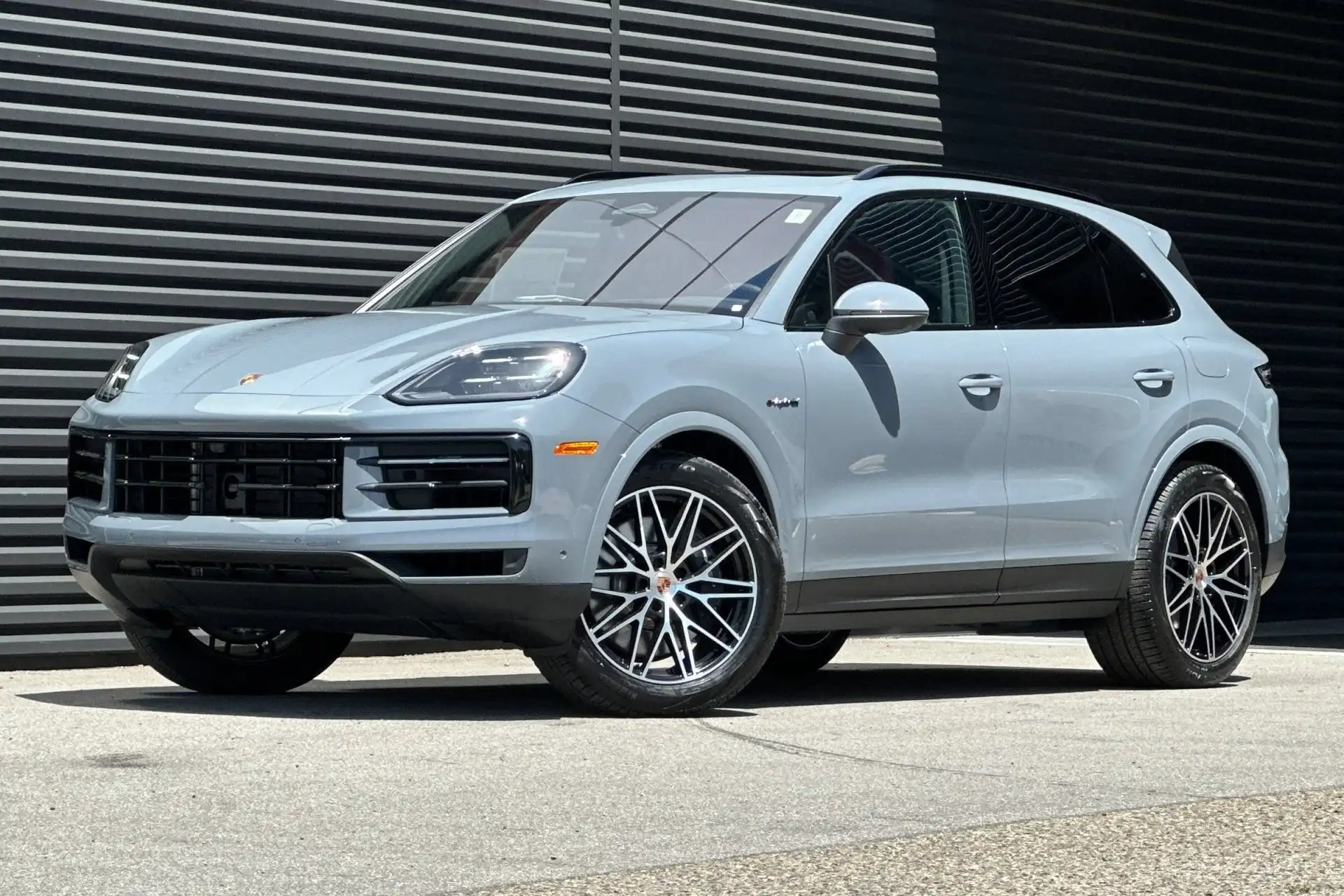 2026 Porsche Cayenne E-Hybrid's photo