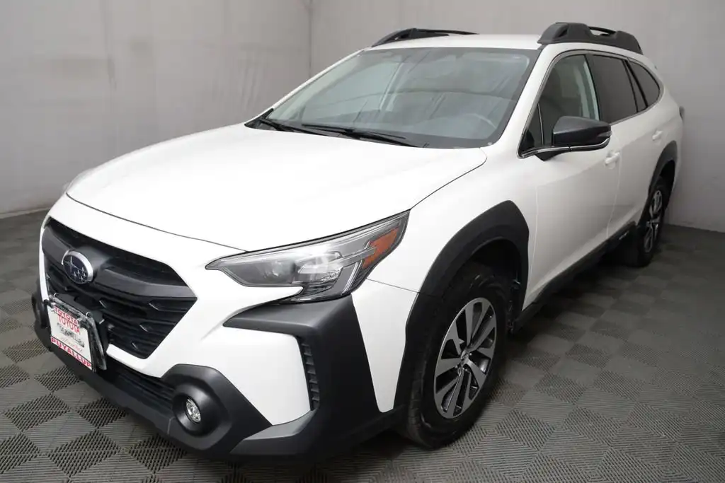 2024 Subaru Outback Premium's photo