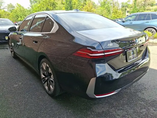 2024 BMW i5 eDrive40 Sedan photo 4