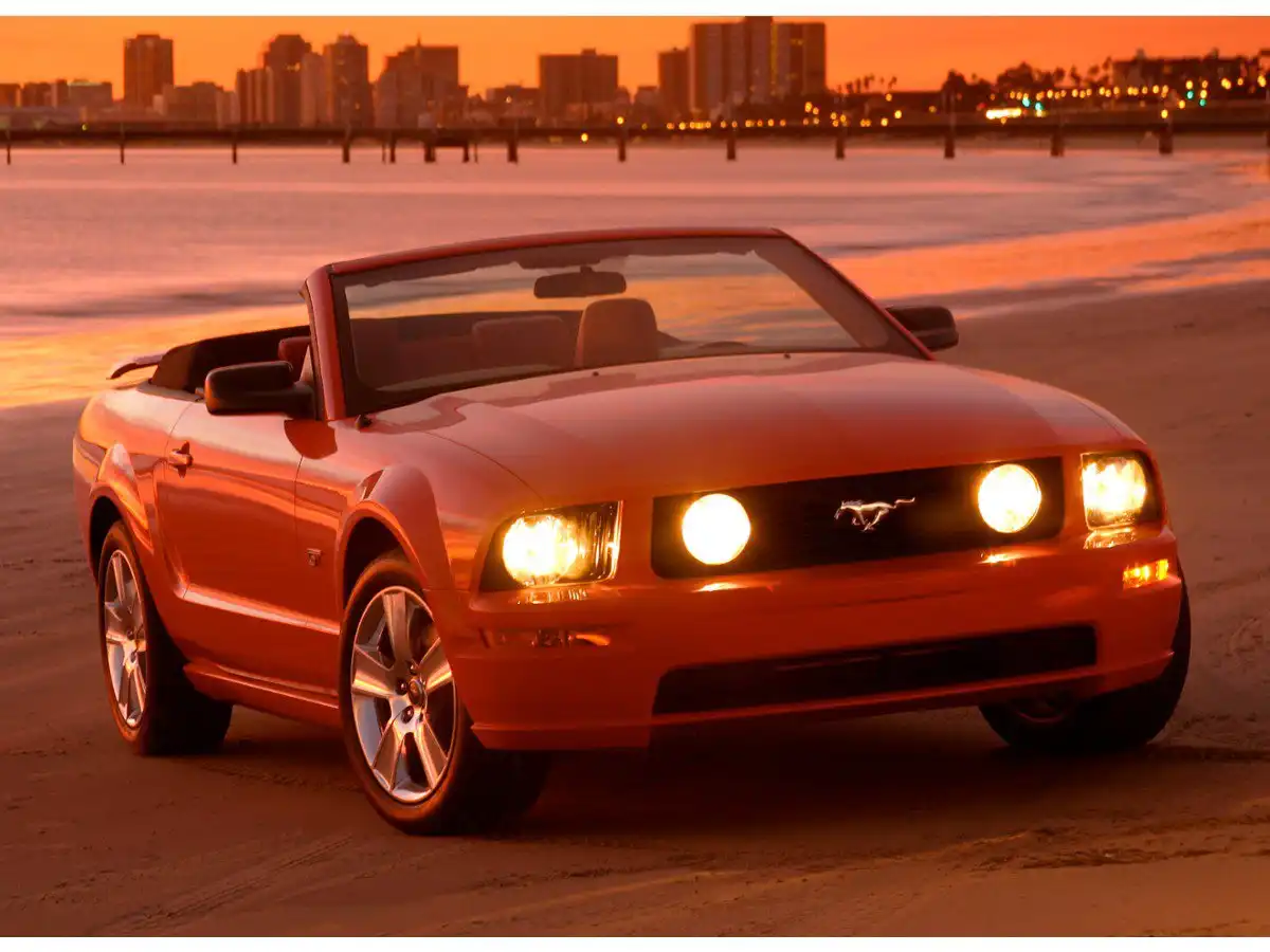 2006 Ford Mustang V6 Standard's photo