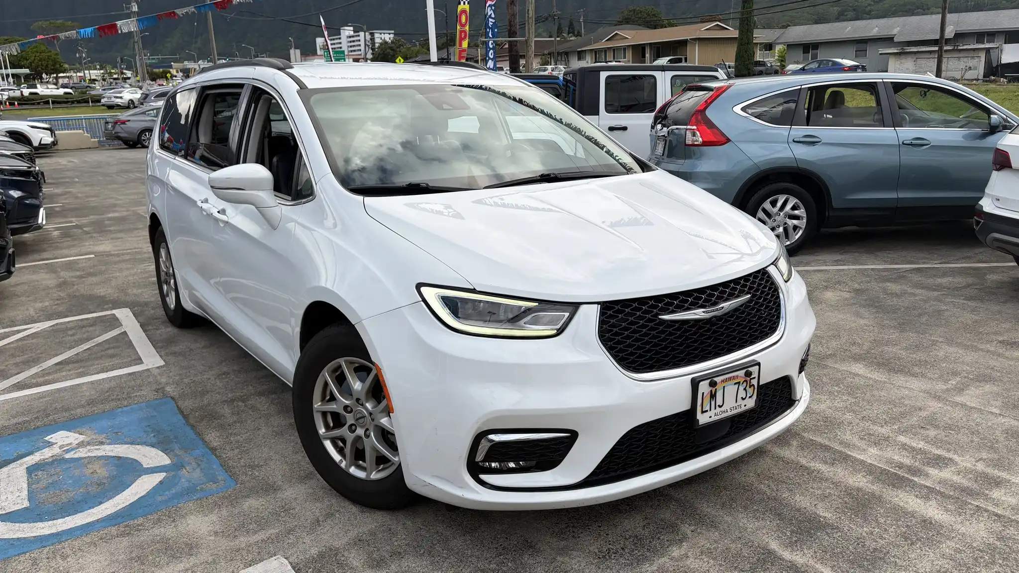 2022 Chrysler Pacifica Touring L's photo