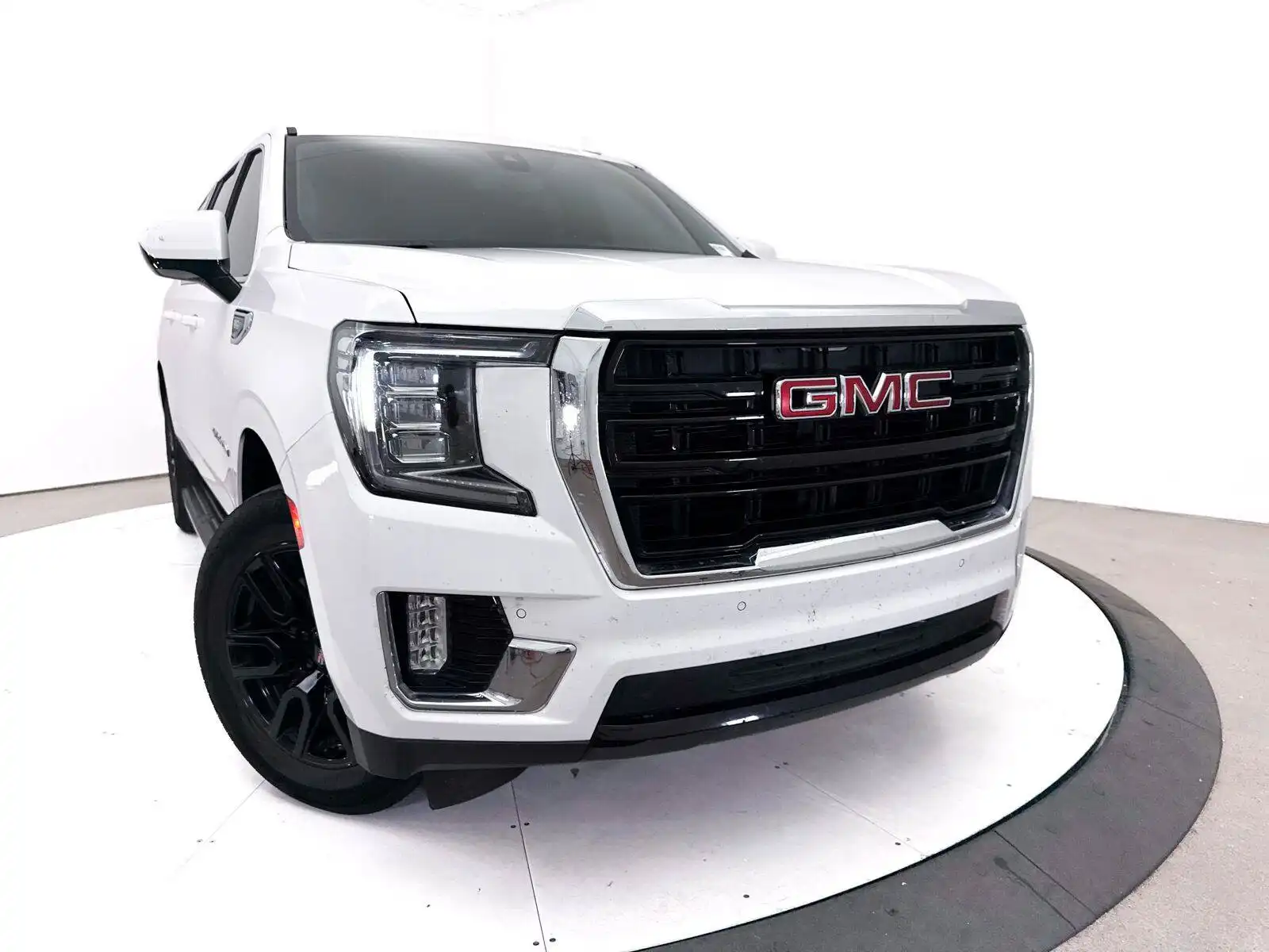 2021 GMC Yukon SLE 4WD's photo