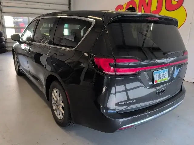 2025 Chrysler Pacifica Select photo 3