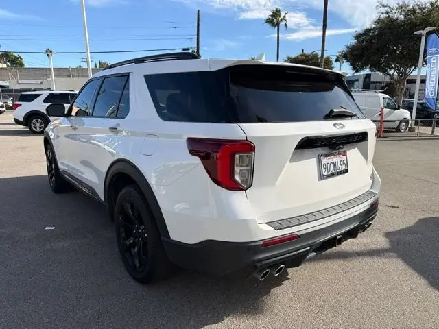 2022 Ford Explorer ST 4WD photo 5