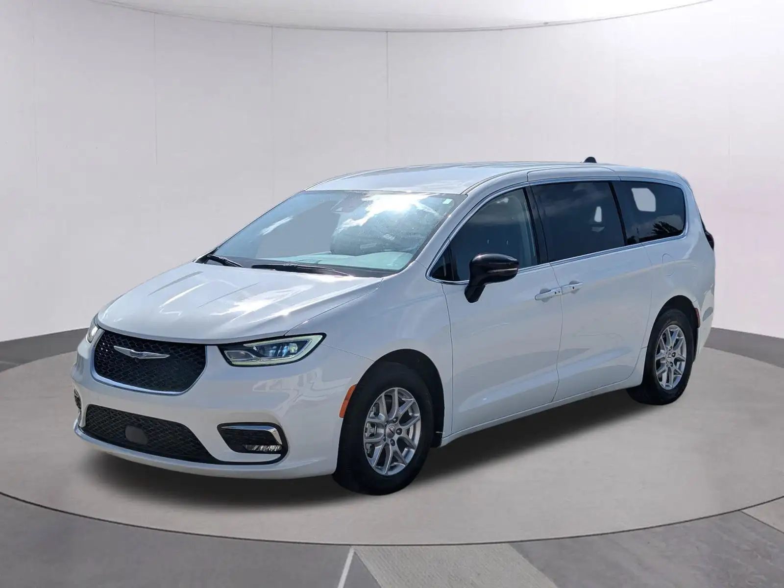 2024 Chrysler Pacifica Touring L's photo