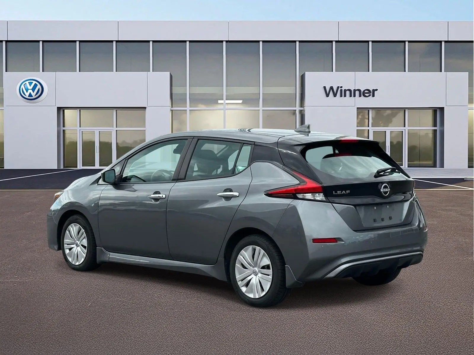 2023 Nissan Leaf S photo 3