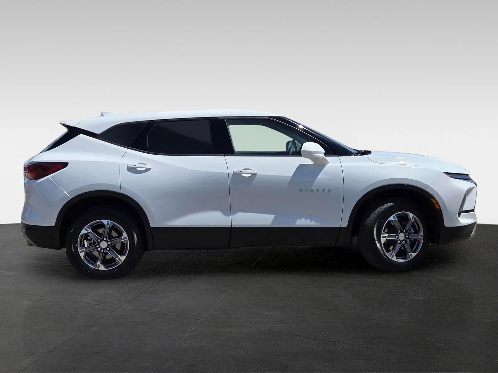 2025 Chevrolet Blazer 2.0T 2LT AWD photo 3