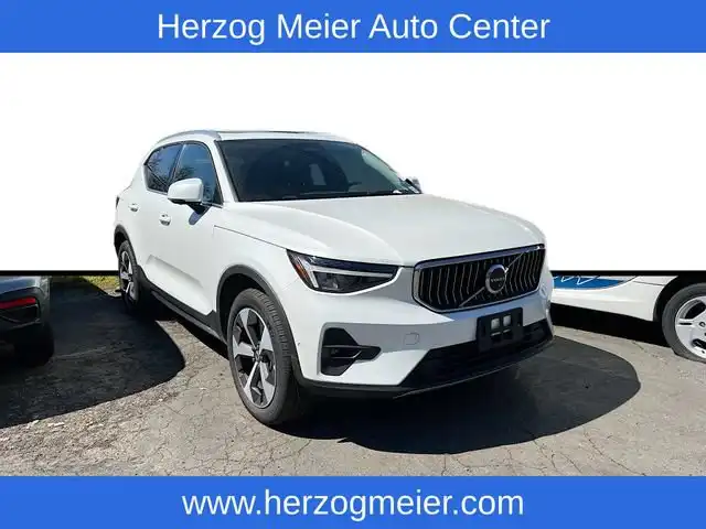 2025 Volvo XC40 B5 Plus Bright AWD's photo